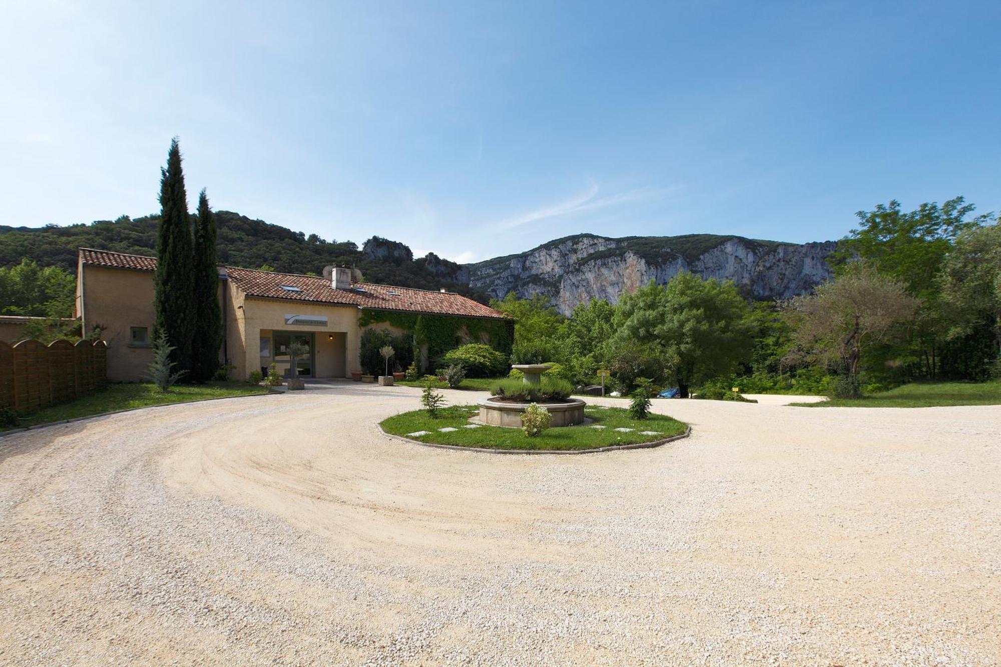 Vacanceole - Le Domaine De Chames - Pont D'Arc Валлон-Пон-д'Арк Экстерьер фото