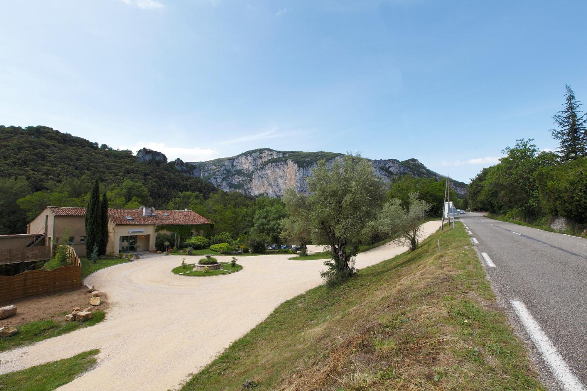Vacanceole - Le Domaine De Chames - Pont D'Arc Валлон-Пон-д'Арк Экстерьер фото