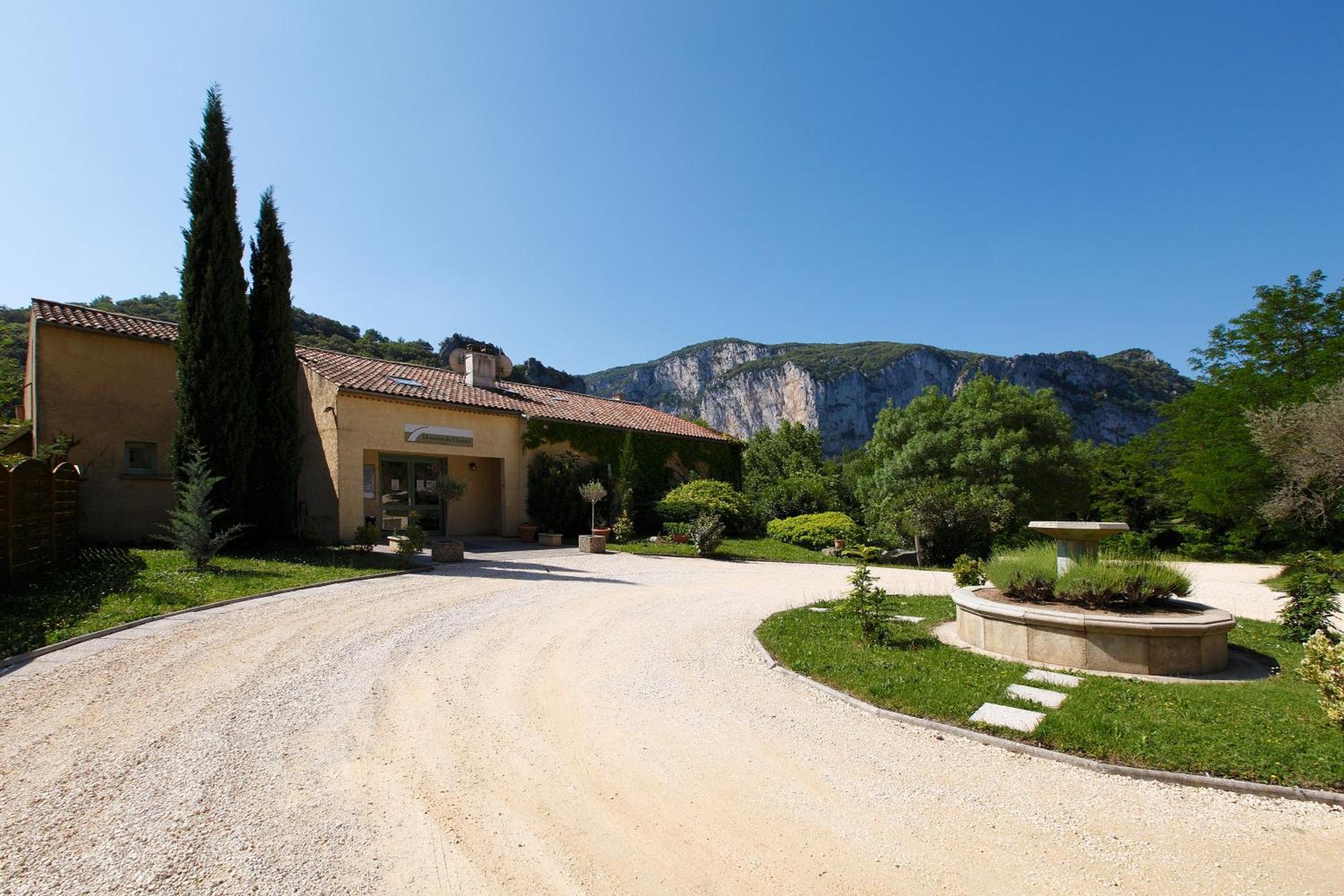 Апарт отель Vacanceole - Le Domaine De Chames - Pont D'Arc Валлон-Пон-д'Арк Экстерьер фото