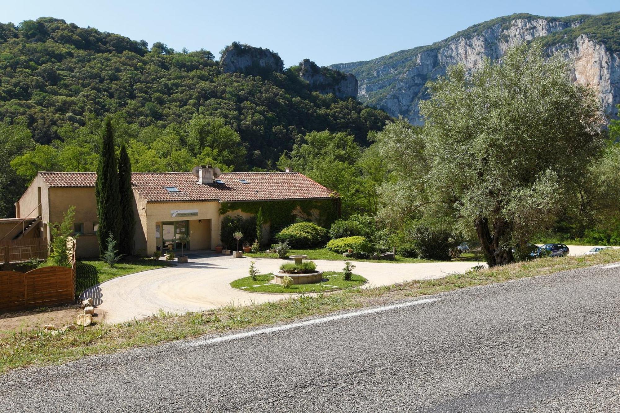 Апарт отель Vacanceole - Le Domaine De Chames - Pont D'Arc Валлон-Пон-д'Арк Экстерьер фото