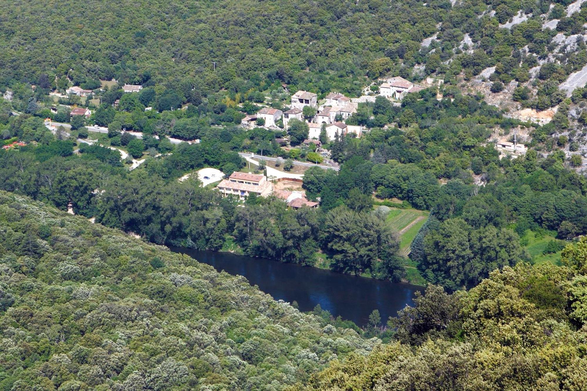 Апарт отель Vacanceole - Le Domaine De Chames - Pont D'Arc Валлон-Пон-д'Арк Экстерьер фото