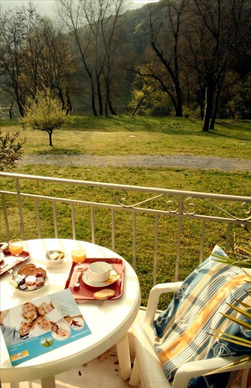 Апарт отель Vacanceole - Le Domaine De Chames - Pont D'Arc Валлон-Пон-д'Арк Ресторан фото